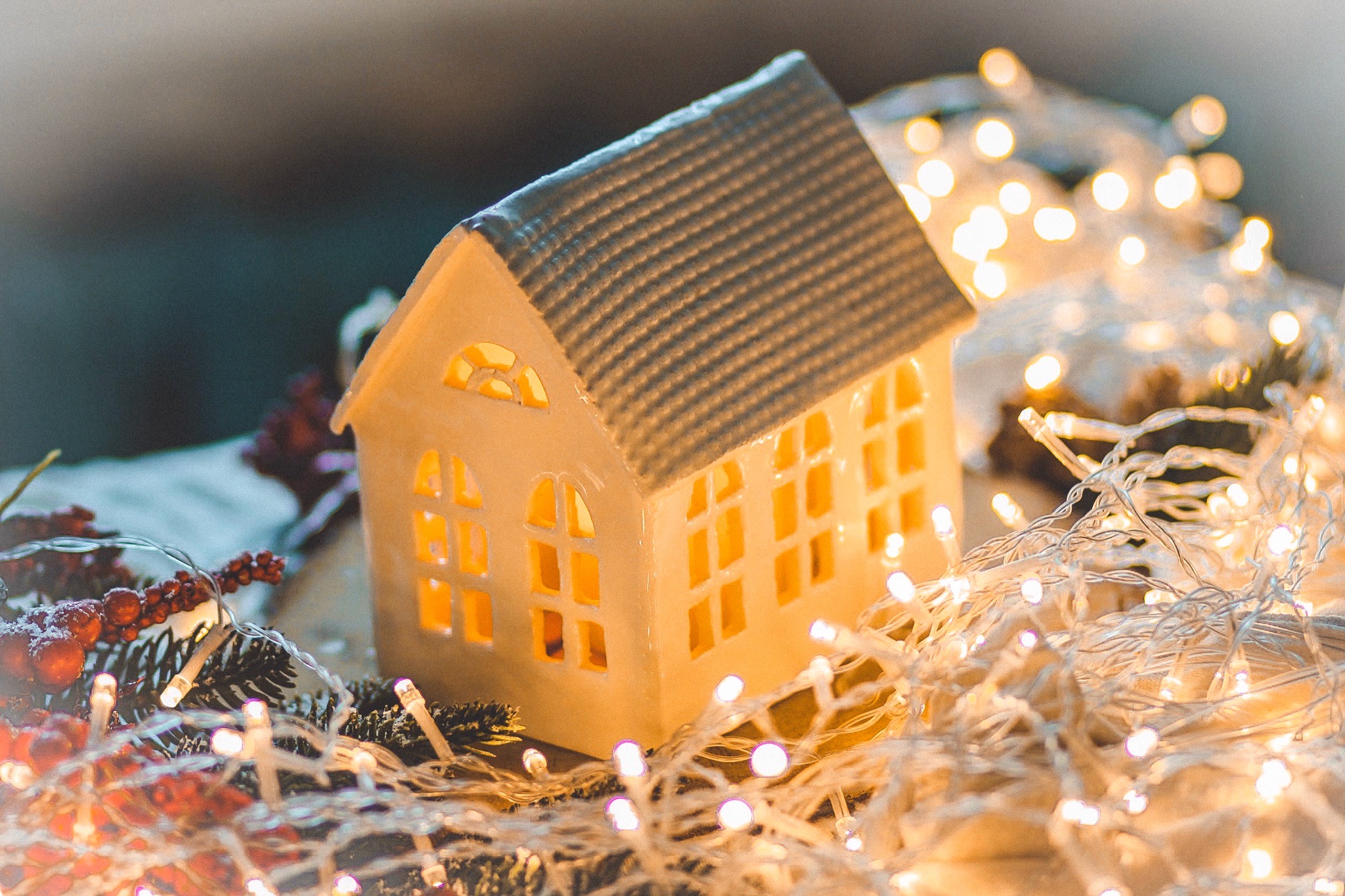 13+ Подсвечник - домик фото 2